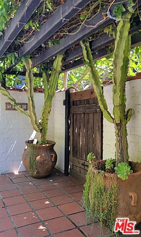 2840 Seattle Drive, Los Angeles, CA 90046