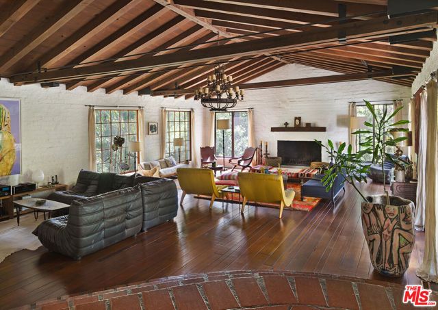 2840 Seattle Drive, Los Angeles, CA 90046
