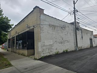 2405 W Ardmore Avenue, Chicago, IL 60659