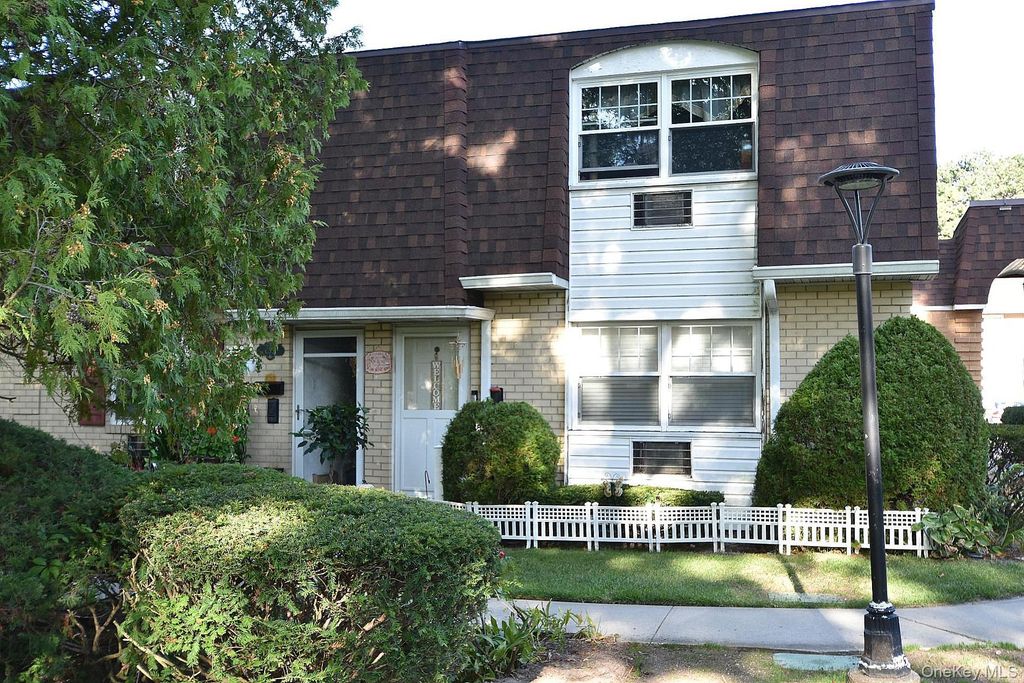 10 Glen Hollow Drive C56, Holtsville, NY 11742 — photo 2