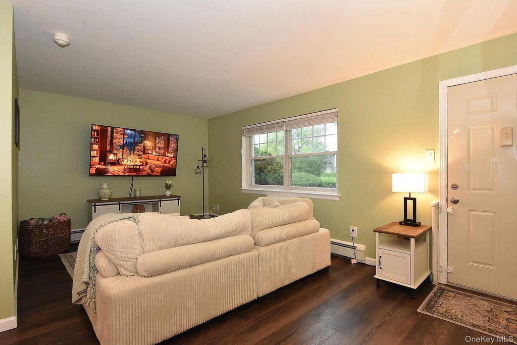 10 Glen Hollow Drive C56, Holtsville, NY 11742 — photo 5