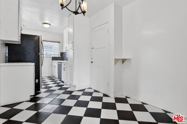 310 N St Andrews Place, Los Angeles, CA 90004