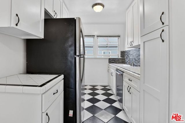 310 N St Andrews Place, Los Angeles, CA 90004