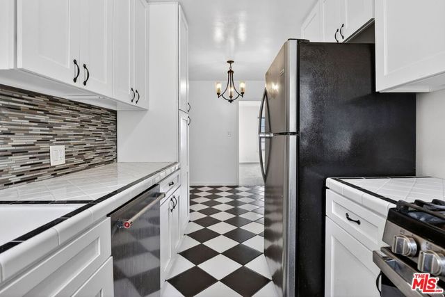 310 N St Andrews Place, Los Angeles, CA 90004