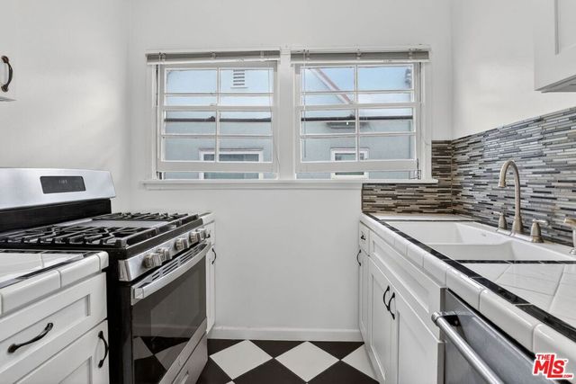 310 N St Andrews Place, Los Angeles, CA 90004