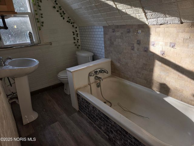 647 Curtis Street, Toledo, OH 43609