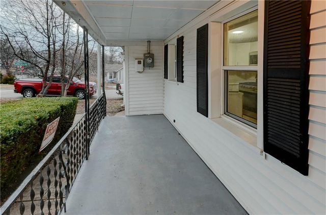 1204 E Salisbury Road, Independence, MO 64050