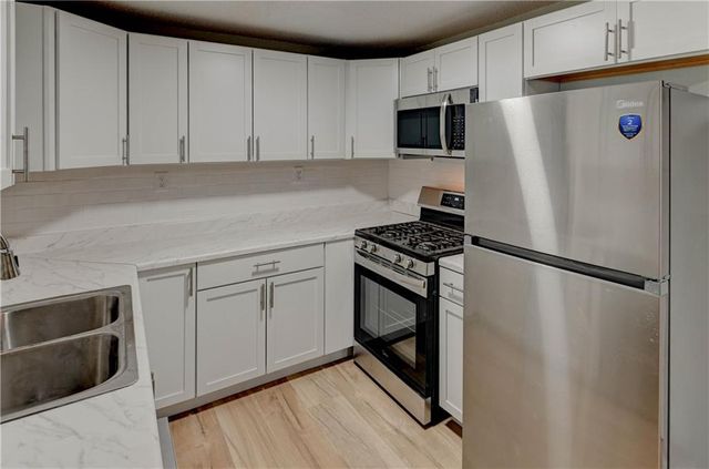 1204 E Salisbury Road, Independence, MO 64050