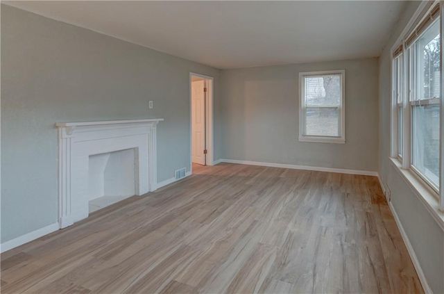 1204 E Salisbury Road, Independence, MO 64050