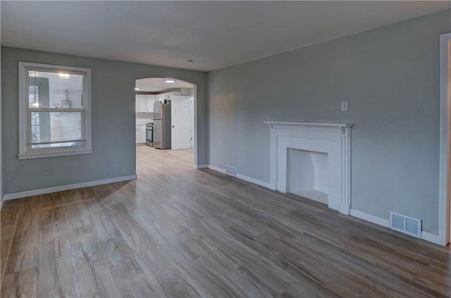 1204 E Salisbury Road, Independence, MO 64050