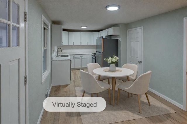 1204 E Salisbury Road, Independence, MO 64050