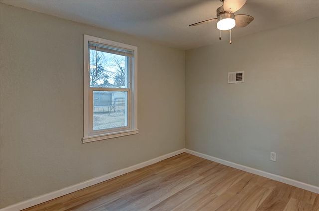 1204 E Salisbury Road, Independence, MO 64050