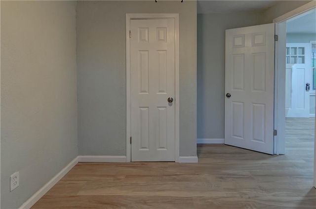 1204 E Salisbury Road, Independence, MO 64050