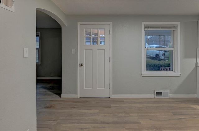 1204 E Salisbury Road, Independence, MO 64050