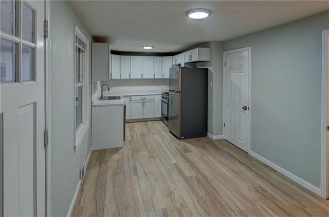 1204 E Salisbury Road, Independence, MO 64050