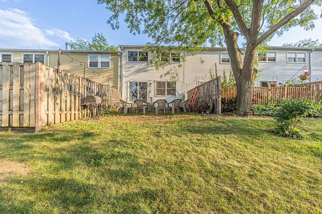 1916 Cheltenham Place, Schaumburg, IL 60194