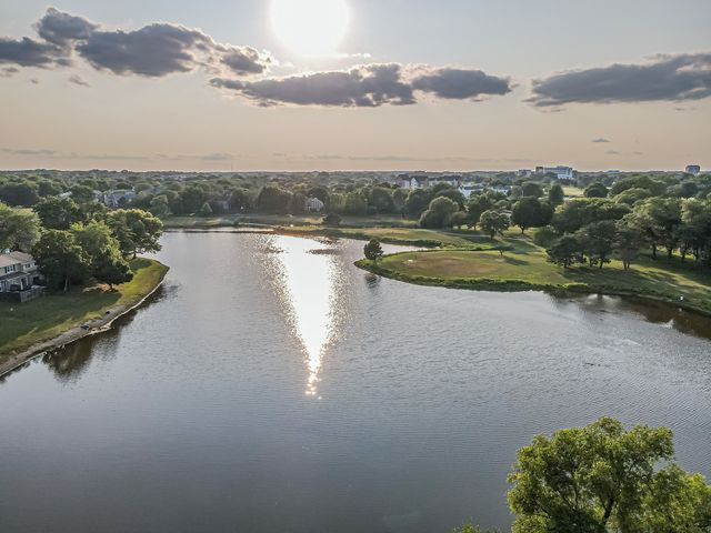 1916 Cheltenham Place, Schaumburg, IL 60194