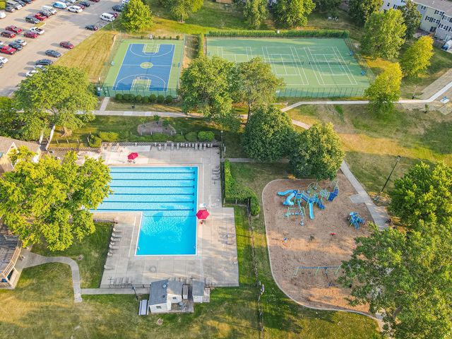 1916 Cheltenham Place, Schaumburg, IL 60194