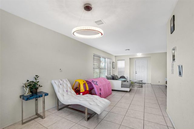 7139 Crescent Creek Way, Coconut Creek, FL 33073