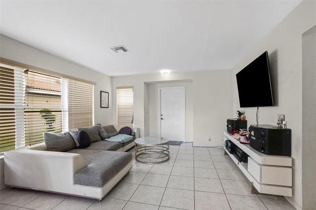 7139 Crescent Creek Way, Coconut Creek, FL 33073