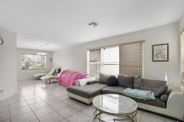 7139 Crescent Creek Way, Coconut Creek, FL 33073