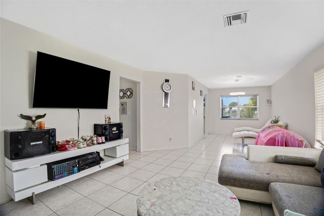 7139 Crescent Creek Way, Coconut Creek, FL 33073