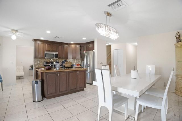 7139 Crescent Creek Way, Coconut Creek, FL 33073