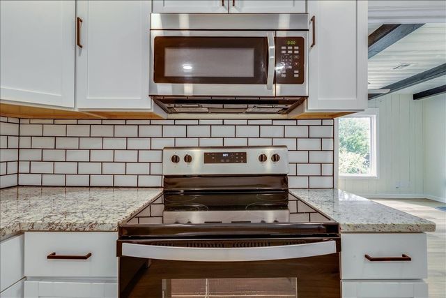 1333 N Dellrose Ave, Wichita, KS 67208