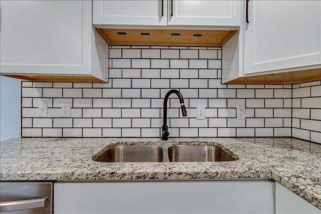 1333 N Dellrose Ave, Wichita, KS 67208