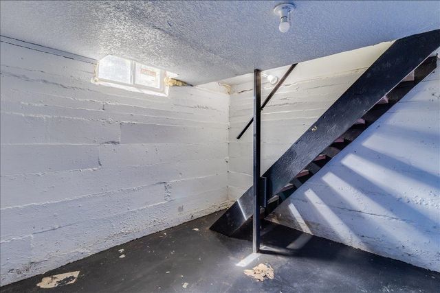 1333 N Dellrose Ave, Wichita, KS 67208