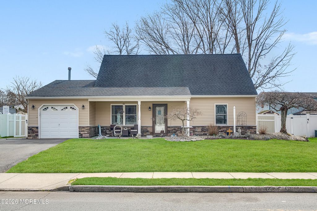 114 Starlight Road, Howell, NJ 07731