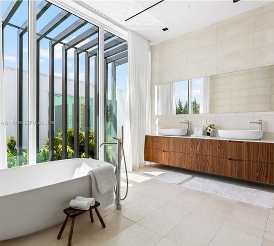1081 W 48th St N01, Miami Beach, FL 33140