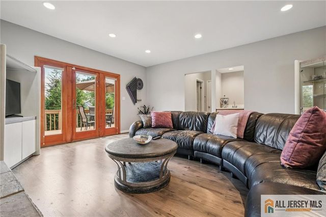 98 King Street, Edison, NJ 08820