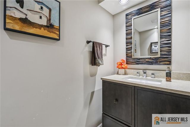 98 King Street, Edison, NJ 08820