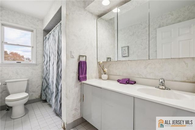 98 King Street, Edison, NJ 08820