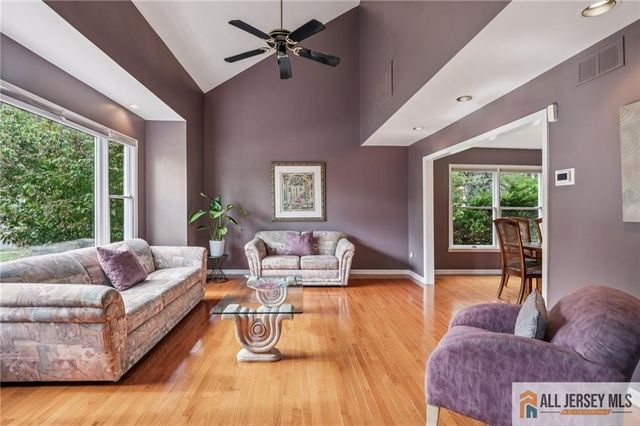98 King Street, Edison, NJ 08820