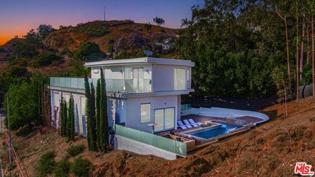 6696 Lakeridge Road, Los Angeles, CA 90068