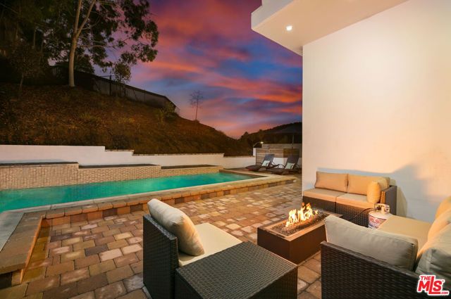 6696 Lakeridge Road, Los Angeles, CA 90068