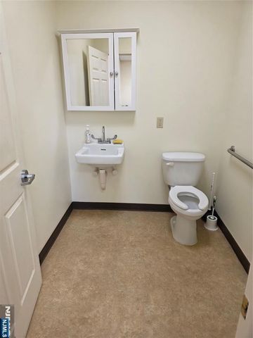 325 Main Street 2L, East Rutherford, NJ 07073