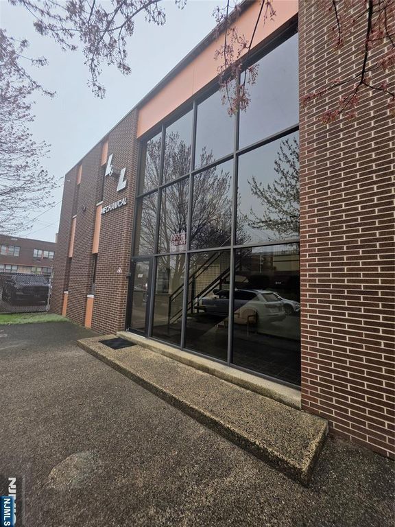 325 Main Street 2L, East Rutherford, NJ 07073