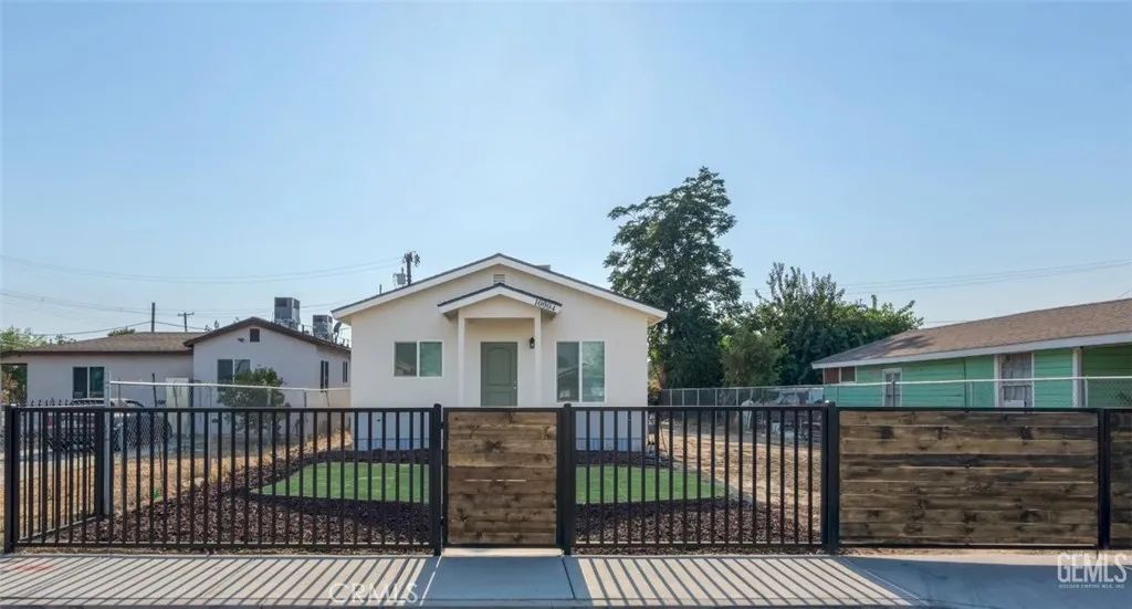 10004 Elmco Avenue, Lamont, CA 93241