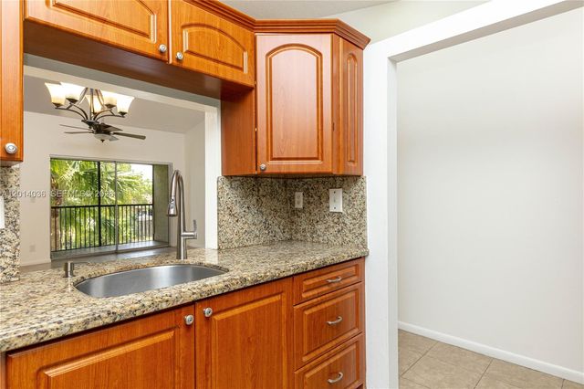 717 Gardens Dr 201, Pompano Beach, FL 33069