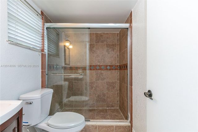717 Gardens Dr 201, Pompano Beach, FL 33069