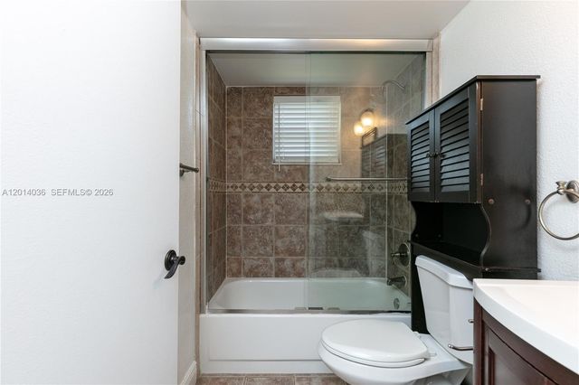 717 Gardens Dr 201, Pompano Beach, FL 33069
