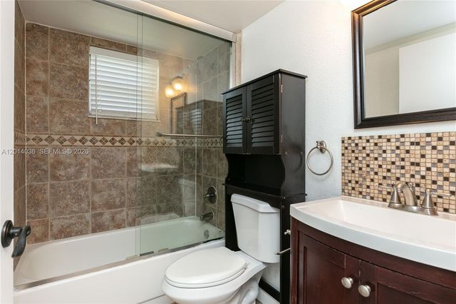 717 Gardens Dr 201, Pompano Beach, FL 33069