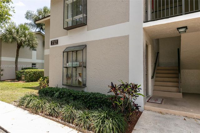 717 Gardens Dr 201, Pompano Beach, FL 33069