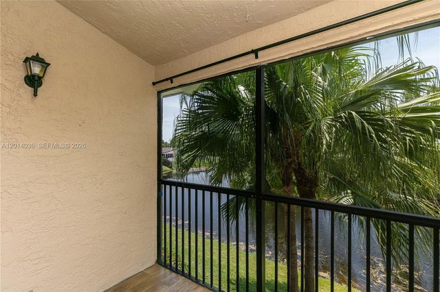 717 Gardens Dr 201, Pompano Beach, FL 33069