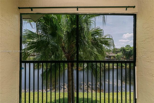 717 Gardens Dr 201, Pompano Beach, FL 33069