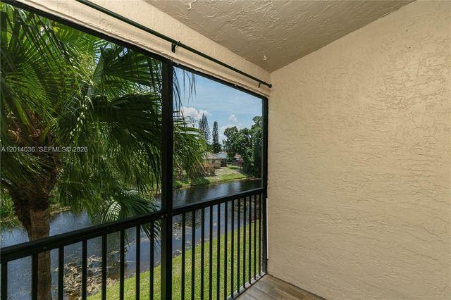 717 Gardens Dr 201, Pompano Beach, FL 33069