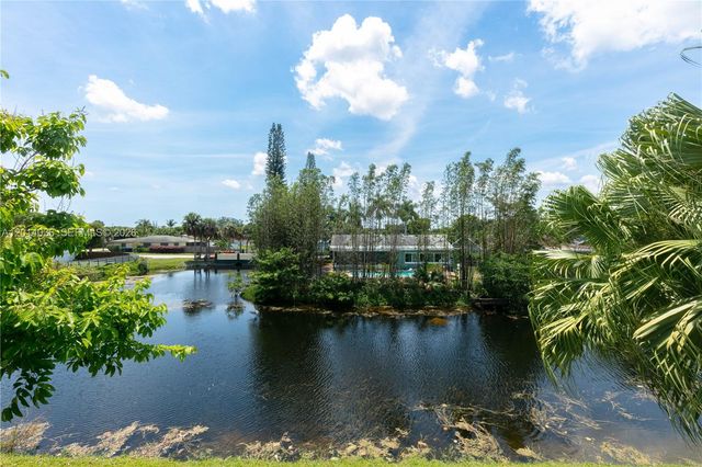 717 Gardens Dr 201, Pompano Beach, FL 33069